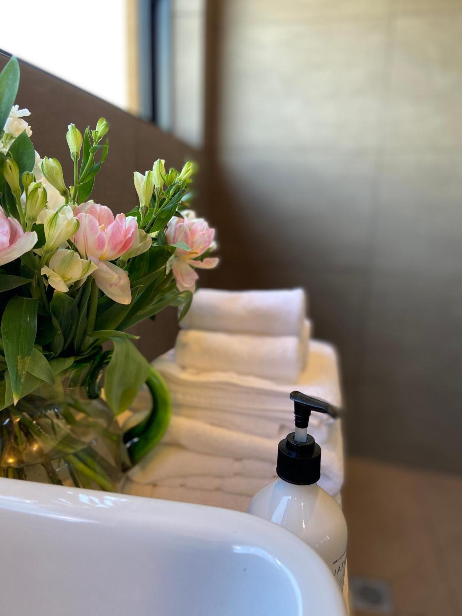 La Bodega Waiheke Island 호텔 Surfdale 외부 사진